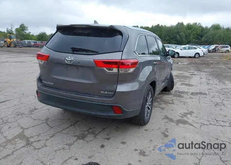 2018 Toyota Highlander Xle z USA, uszkodzony, nr VIN 5TDJZRFH8JS884909